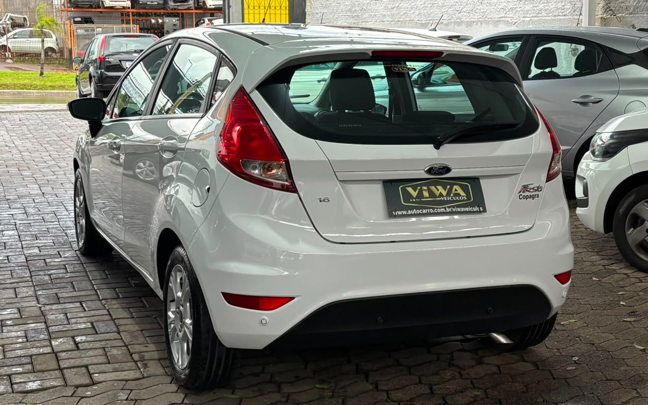 imagem-https://www.socarrao.com.br/sc-vehicle-images-prod/3642565/1788532186559-RklFU1RBIEIgMjAxNiAxLmpwZw.jpg