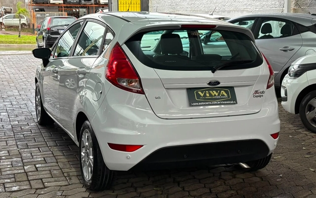 imagem-https://www.socarrao.com.br/sc-vehicle-images-prod/3642565/1788532186559-RklFU1RBIEIgMjAxNiAxLmpwZw.jpg