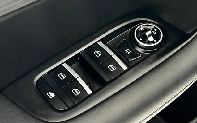 imagem-https://www.socarrao.com.br/sc-vehicle-images-prod/3642633/1788532627645-10_114102.jpg