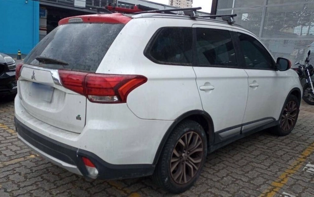 imagem-https://www.socarrao.com.br/sc-vehicle-images-prod/3644202/1788537703020-f839526472ec47a7ad31e6696c066d10_1788198442868.jpg