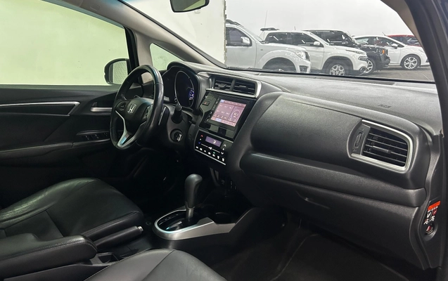 imagem-https://www.socarrao.com.br/sc-vehicle-images-prod/3644279/1788537950039-9c01c5a089214ee581fda8a1d2856c44_1788537919630.jpg