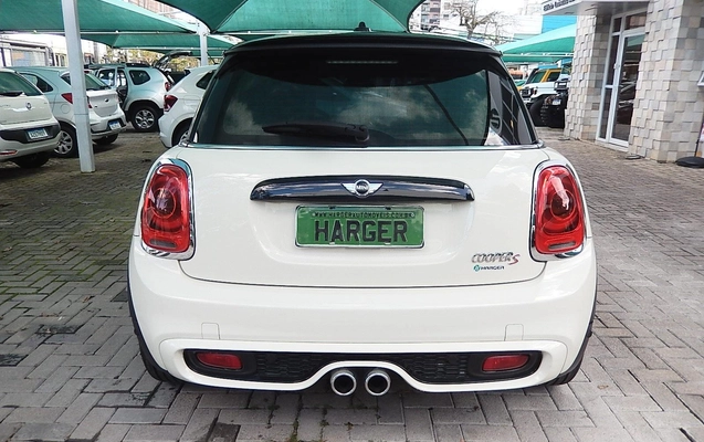 imagem-https://www.socarrao.com.br/sc-vehicle-images-prod/3644579/1788538897166-6f8381f11e6a479e8a672a14aed4963d_1788381345928.jpg
