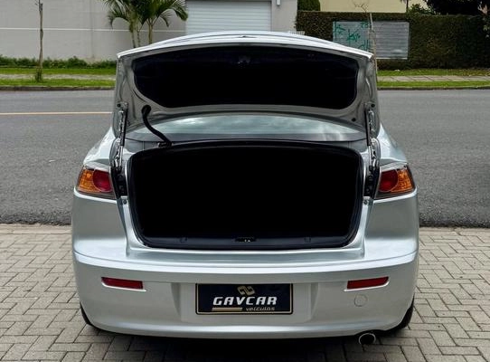 imagem-https://www.socarrao.com.br/sc-vehicle-images-prod/3645123/1788612777532-8451091_9_B_179ff1a17a.jpeg