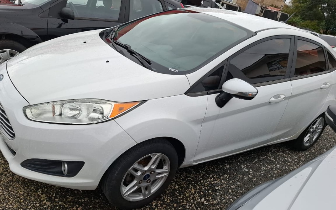 Ford Fiesta 2017 Branco — foto 1 de 3