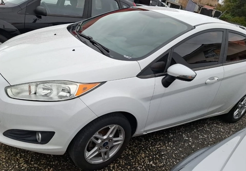 Ford Fiesta 2017 Branco — foto 1 de 3