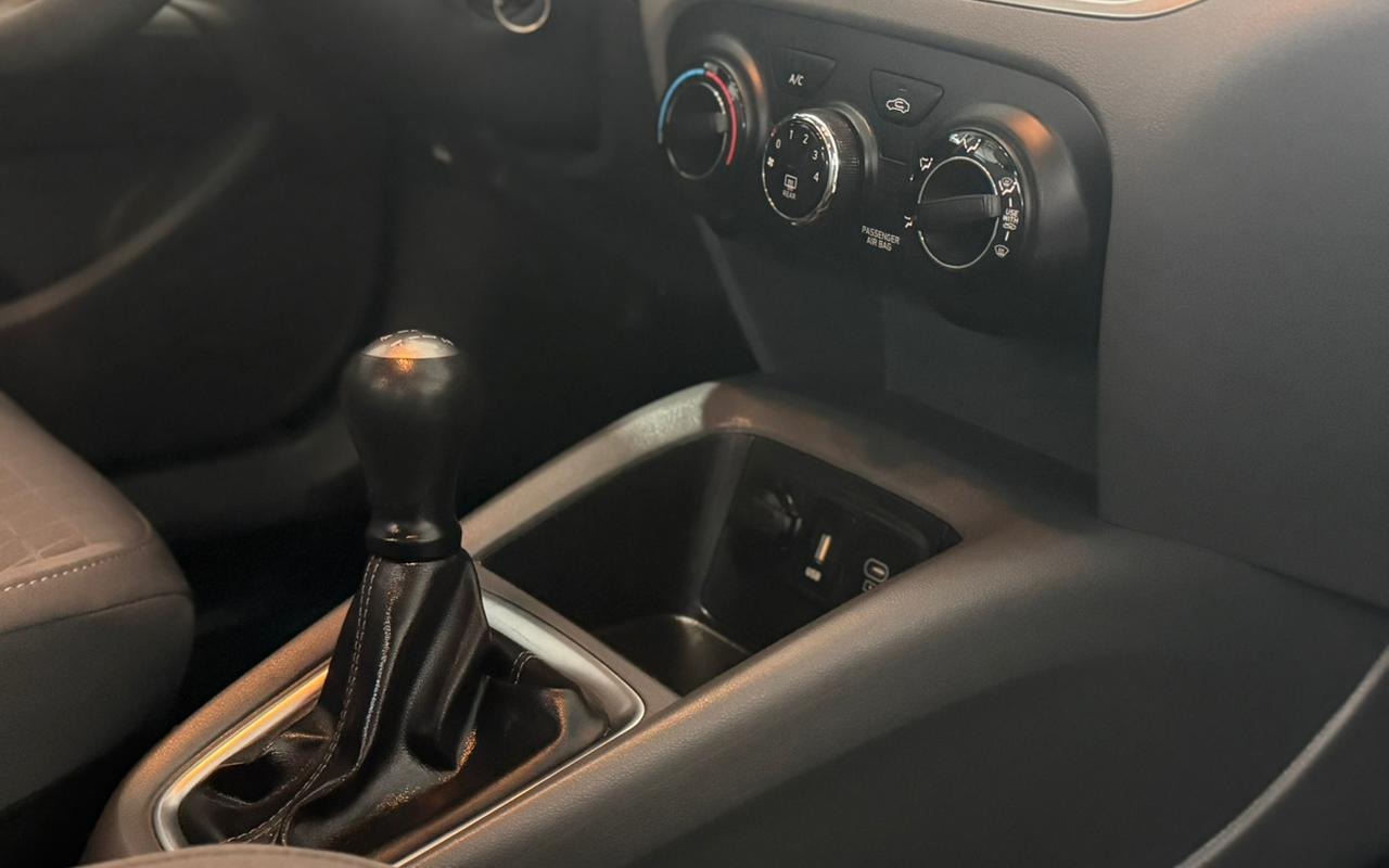 imagem-https://www.socarrao.com.br/sc-vehicle-images-prod/3645304/1788541367246-SEIyMFMgQlJBTkNPIDEwLmpwZw.jpg