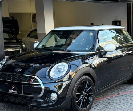 MINI COOPER 2018 Preto — foto 1 de 3