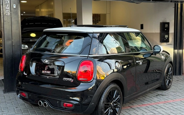imagem-https://www.socarrao.com.br/sc-vehicle-images-prod/3645595/1788542153773-SU1HLTIwMjYwOTAzLVdBMDAyNS5qcGc.jpg