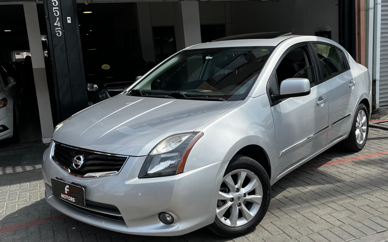 Nissan Sentra 2013 Prata — foto 1 de 3