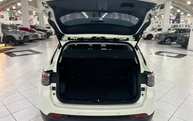 imagem-https://www.socarrao.com.br/sc-vehicle-images-prod/3645702/1789659607965-8444551_10_B_947c1fb2fa.jpeg