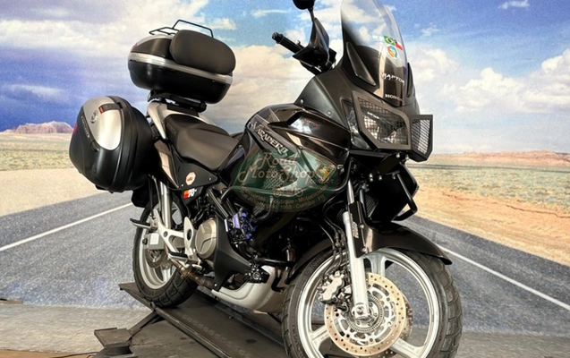 imagem-https://www.socarrao.com.br/sc-vehicle-images-prod/3645982/1788543286336-VkFSQURFUk8gMTAwMCBQUkVUQV82LmpwZw.jpg