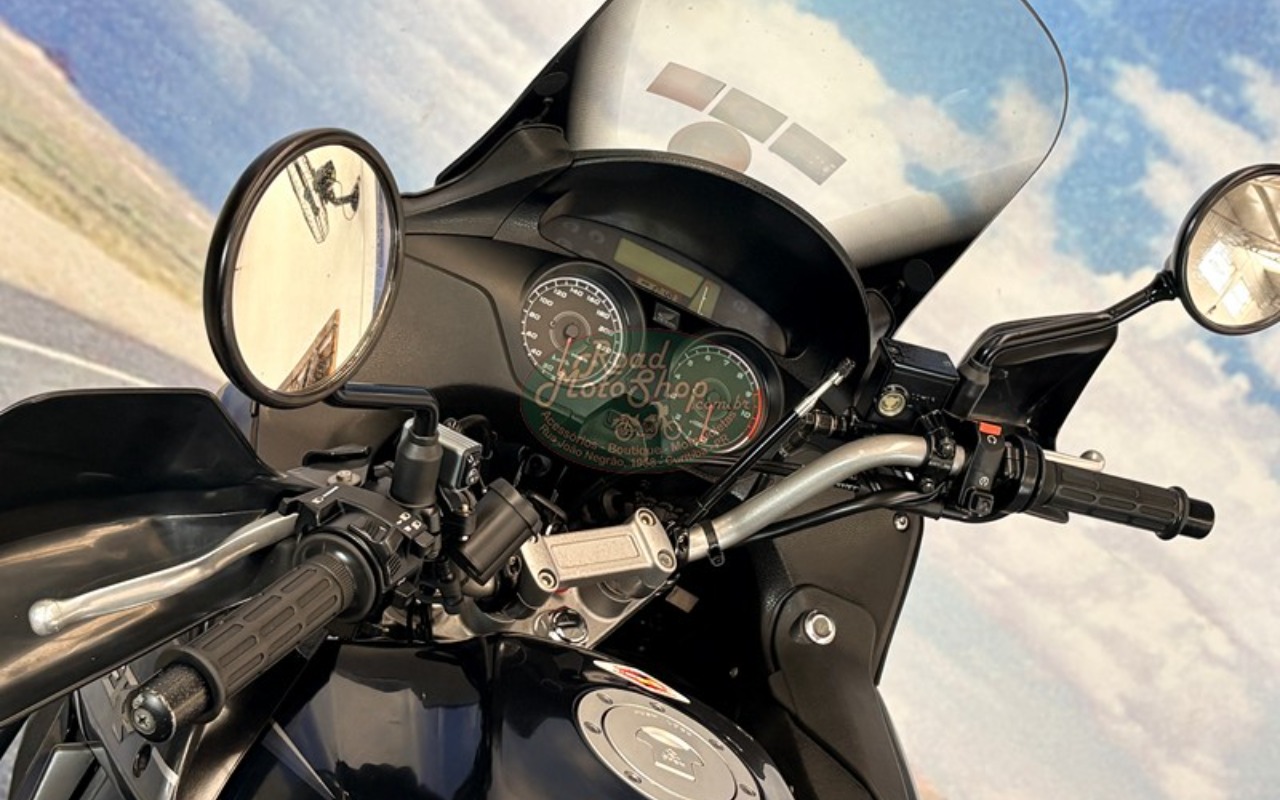 imagem-https://www.socarrao.com.br/sc-vehicle-images-prod/3645982/1788543288428-VkFSQURFUk8gMTAwMCBQUkVUQV8xOC5qcGc.jpg