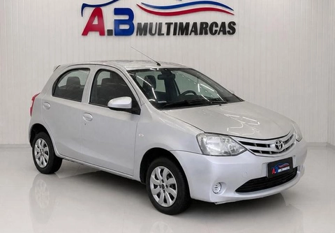 Toyota Etios 2015 Prata — foto 1 de 3