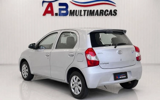 imagem-https://www.socarrao.com.br/sc-vehicle-images-prod/3645997/1788543363446-8439403_7_B_993e2a1446.jpeg