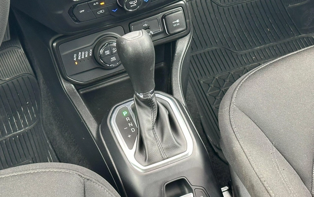 imagem-https://www.socarrao.com.br/sc-vehicle-images-prod/3646286/1789819249372-80e9d206f4fb4e379f18088c1017a542_1761917158427.jpeg