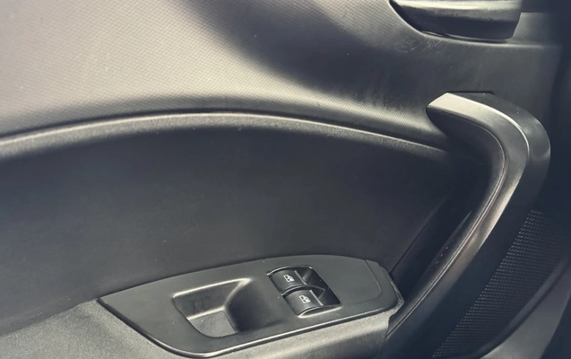 imagem-https://www.socarrao.com.br/sc-vehicle-images-prod/3646331/1788544389864-vehicle_image_1788543852_383059a207ffce42ef8cafcbf379affb.jpeg