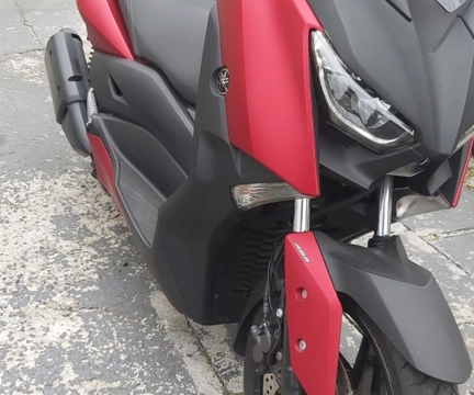 YAMAHA XMAX 250 ABS 2022 Vermelho — foto 1 de 3