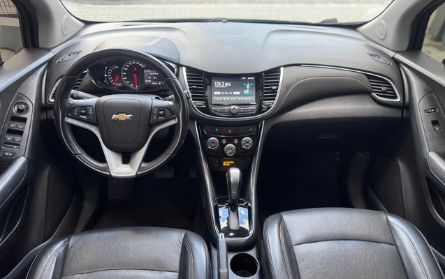 imagem-https://www.socarrao.com.br/sc-vehicle-images-prod/3647291/1788547651547-SU1HLTIwMjYwOTA0LVdBMDI2Mi5qcGc.jpg