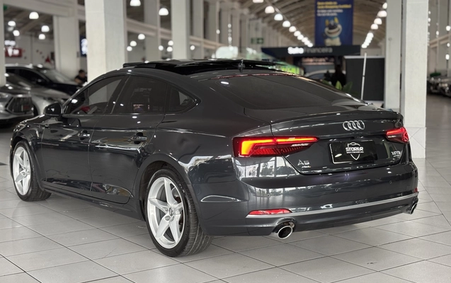 imagem-https://www.socarrao.com.br/sc-vehicle-images-prod/3647304/1788547833963-1_034654.jpg