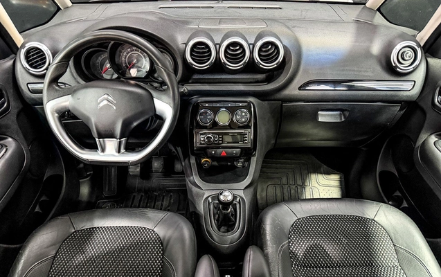 imagem-https://www.socarrao.com.br/sc-vehicle-images-prod/3647654/1788549009687-06191933a1d047d19a8c911ba843e5b9_1788458535762.jpg