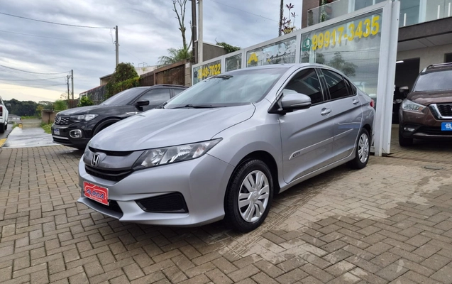 imagem-https://www.socarrao.com.br/sc-vehicle-images-prod/3647655/1788549018383-V2hhdHNBcHAgSW1hZ2UgMjAyNi0wOS0wNCBhdCAxNS40Mi40MiAoNSkuanBlZw.jpeg