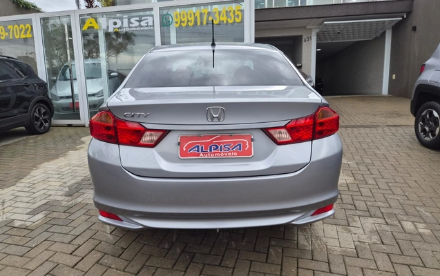 imagem-https://www.socarrao.com.br/sc-vehicle-images-prod/3647655/1788549019407-V2hhdHNBcHAgSW1hZ2UgMjAyNi0wOS0wNCBhdCAxNS40Mi40MiAoNCkuanBlZw.jpeg