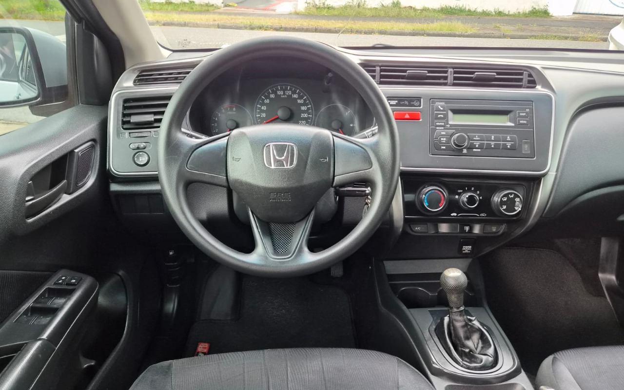 imagem-https://www.socarrao.com.br/sc-vehicle-images-prod/3647655/1788549019511-V2hhdHNBcHAgSW1hZ2UgMjAyNi0wOS0wNCBhdCAxNS40Mi40MSAoNCkuanBlZw.jpeg