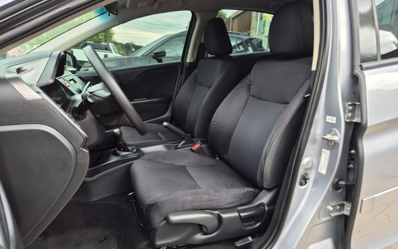 imagem-https://www.socarrao.com.br/sc-vehicle-images-prod/3647655/1788549019637-V2hhdHNBcHAgSW1hZ2UgMjAyNi0wOS0wNCBhdCAxNS40Mi40MiAoMykuanBlZw.jpeg