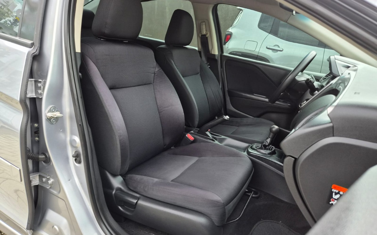 imagem-https://www.socarrao.com.br/sc-vehicle-images-prod/3647655/1788549019750-V2hhdHNBcHAgSW1hZ2UgMjAyNi0wOS0wNCBhdCAxNS40Mi40MSAoMSkuanBlZw.jpeg