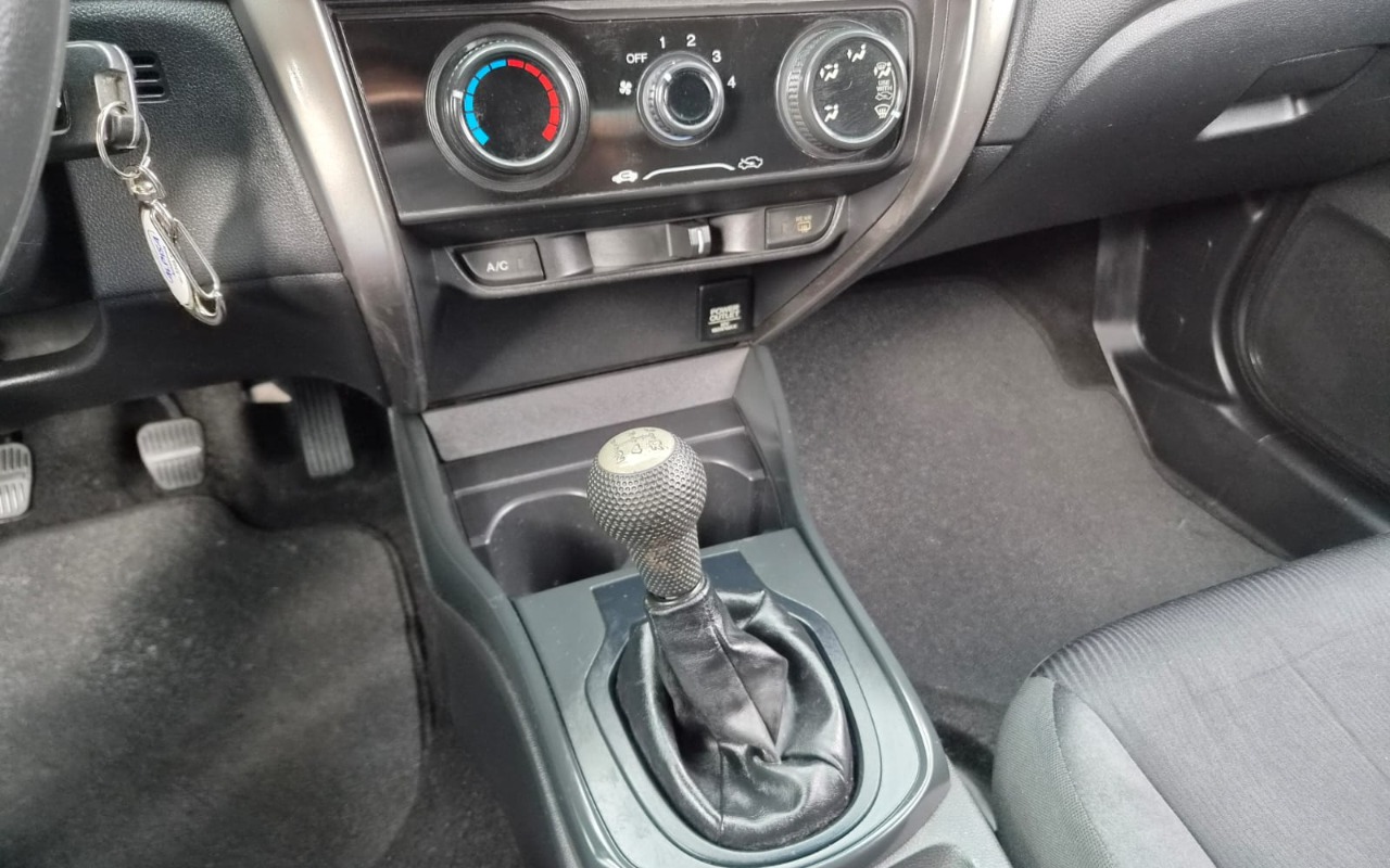 imagem-https://www.socarrao.com.br/sc-vehicle-images-prod/3647655/1788549020140-V2hhdHNBcHAgSW1hZ2UgMjAyNi0wOS0wNCBhdCAxNS40Mi40MSAoMikuanBlZw.jpeg