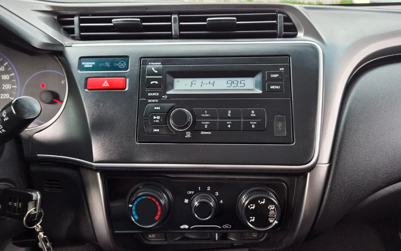 imagem-https://www.socarrao.com.br/sc-vehicle-images-prod/3647655/1788549020245-V2hhdHNBcHAgSW1hZ2UgMjAyNi0wOS0wNCBhdCAxNS40Mi40MS5qcGVn.jpeg
