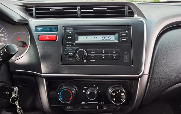 imagem-https://www.socarrao.com.br/sc-vehicle-images-prod/3647655/1788549020245-V2hhdHNBcHAgSW1hZ2UgMjAyNi0wOS0wNCBhdCAxNS40Mi40MS5qcGVn.jpeg