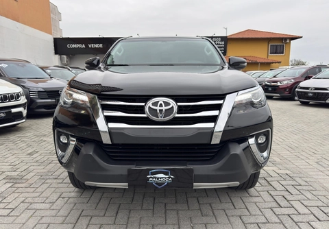 Toyota Hilux SW4 4x4 2.8 Diesel 2020 Preto — foto 1 de 3