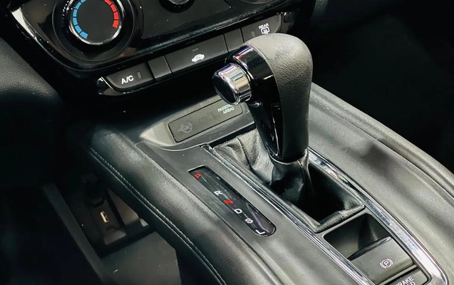 imagem-https://www.socarrao.com.br/sc-vehicle-images-prod/3648030/1789579913680-8452212_15_B_b775f1fcb9.jpeg