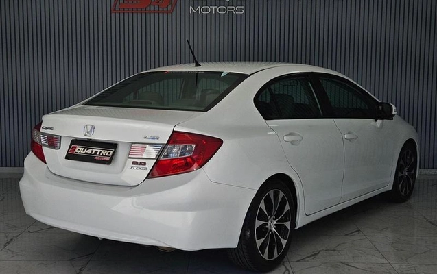 imagem-https://www.socarrao.com.br/sc-vehicle-images-prod/3648079/1788975853366-8447978_3_B_bd40a579a0.jpeg