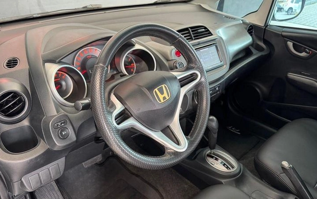 imagem-https://www.socarrao.com.br/sc-vehicle-images-prod/3648362/1788551240130-8408002_8_B_d67bc7cd5c.jpeg