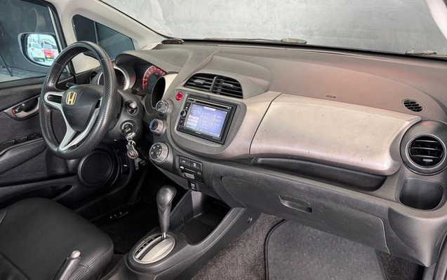 imagem-https://www.socarrao.com.br/sc-vehicle-images-prod/3648362/1788551240131-8408002_10_B_e79ad1779b.jpeg
