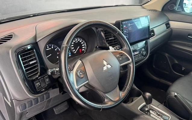 imagem-https://www.socarrao.com.br/sc-vehicle-images-prod/3648464/1789482504239-8385745_9_B_80fefb33bb.jpeg