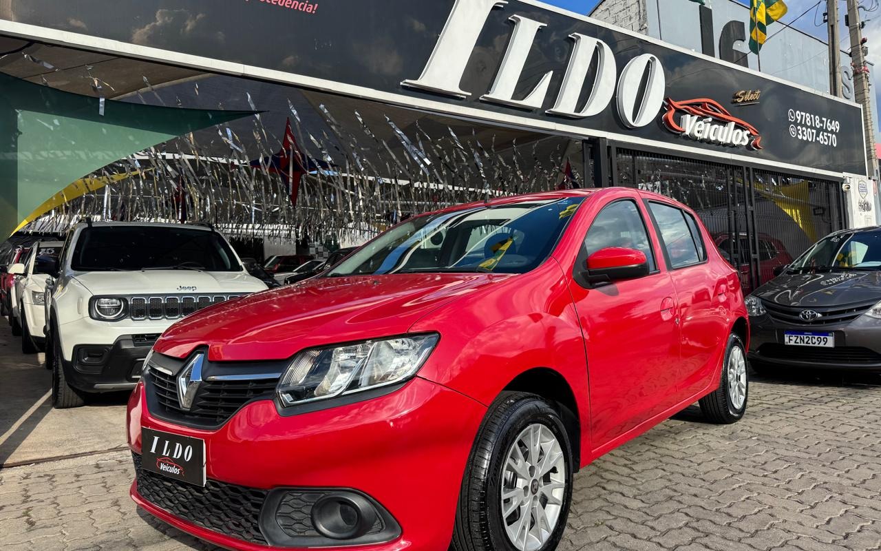 Renault Sandero 2017 Vermelho — foto 1 de 3