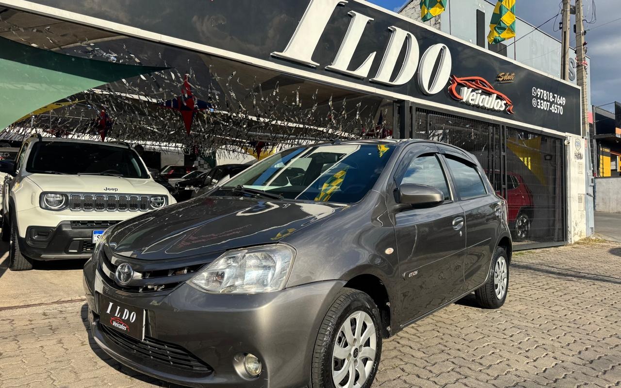 Toyota Etios 2017 Cinza — foto 1 de 3