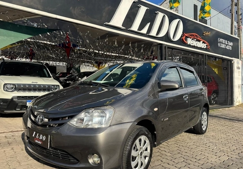 Toyota Etios 2017 Cinza — foto 1 de 3
