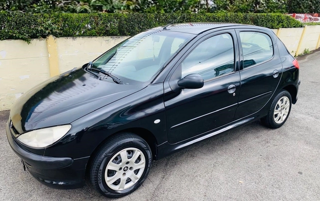 imagem-https://www.socarrao.com.br/sc-vehicle-images-prod/3648561/1788551965058-YTQxODU3MmYtZmZmYi00N2Y4LTkwYjctMDQ2NmNlZjYzZDc5LmpwZw.jpg