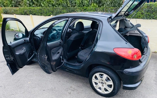imagem-https://www.socarrao.com.br/sc-vehicle-images-prod/3648561/1788551965616-MDM0NDcyZjItM2MwMS00NmZiLTk5MjctNDY3ODIwYzViZWU4LmpwZw.jpg