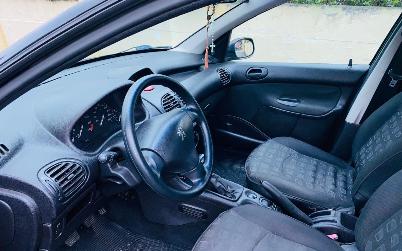 imagem-https://www.socarrao.com.br/sc-vehicle-images-prod/3648561/1788551966321-Y2M1ZDZkZTctNWRiYi00OTM5LWJkMzItMmM5Mjk2Y2Q2NDczLmpwZw.jpg