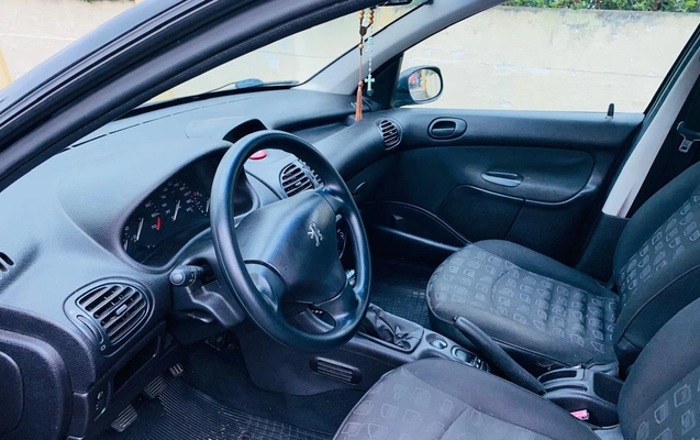 imagem-https://www.socarrao.com.br/sc-vehicle-images-prod/3648561/1788551966321-Y2M1ZDZkZTctNWRiYi00OTM5LWJkMzItMmM5Mjk2Y2Q2NDczLmpwZw.jpg