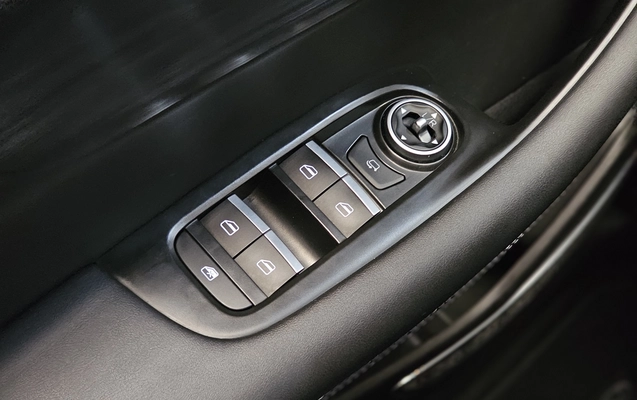imagem-https://www.socarrao.com.br/sc-vehicle-images-prod/3648789/1788552378028-1_035241.jpg