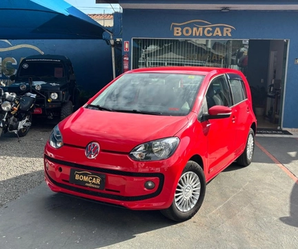 Volkswagen Up! 2015 Vermelho — foto 1 de 3