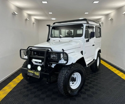 Toyota Bandeirante 1987 Branco — foto 1 de 3