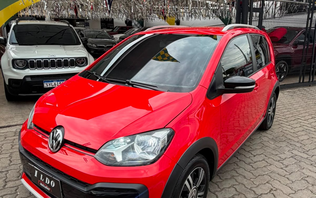 Volkswagen Up! 2020 Vermelho — foto 1 de 3