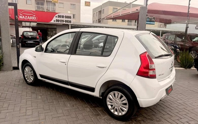 imagem-https://www.socarrao.com.br/sc-vehicle-images-prod/3649381/1789055156066-8388951_12_B_cecd617ee6.jpeg